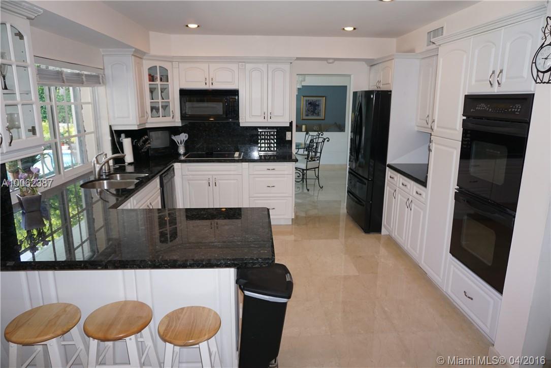 1907 Northeast 118th Road North Miami, FL 33181 - Photo 12 of 25 Gallery Image 12