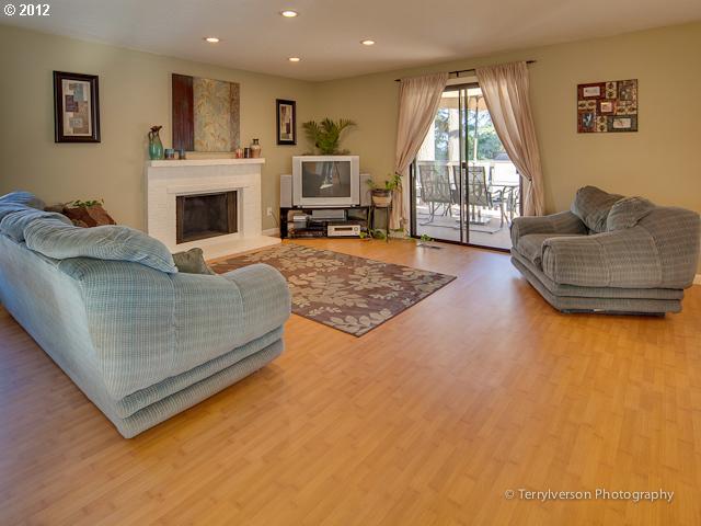 4609 Southwest Stephenson Street Portland, OR 97219 - Photo 3 of 16 Gallery Image 3