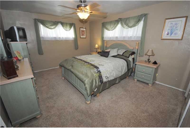 724 Lindsay Road Carnegie, PA 15106 - Photo 6 of 17 Gallery Image 6