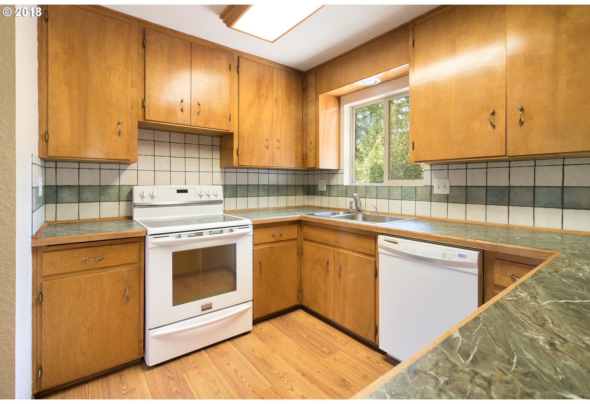 250 Halfmile Road Roseburg, OR 97471 - Photo 11 of 29 Gallery Image 11