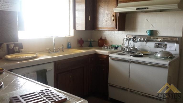 14206 Chevalier Road Bakersfield, CA 93307 - Photo 9 of 15 Gallery Image 9