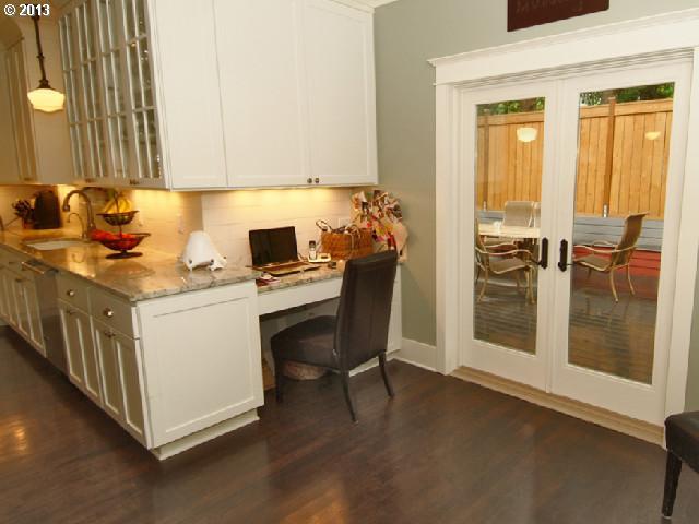 6927 Southwest 27th Avenue Portland, OR 97219 - Photo 14 of 16