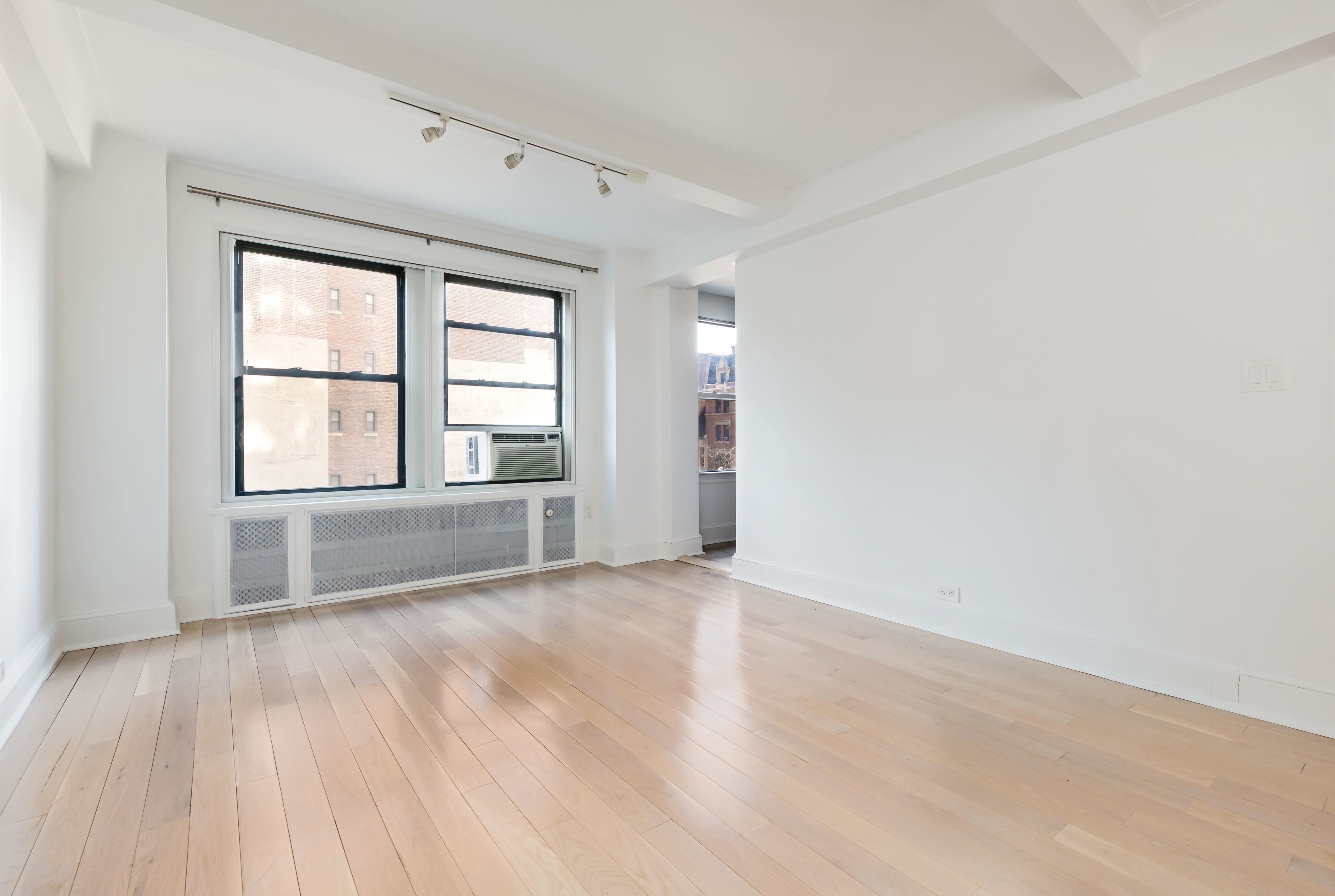 433 West 34th Street, Unit 4J Manhattan, NY 10001 - Photo 4 of 5