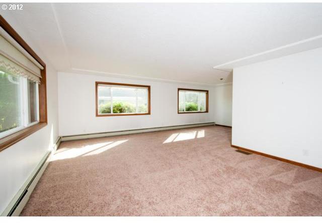 862 Southwest Troy Street Portland, OR 97219 - Photo 15 of 16 Gallery Image 15