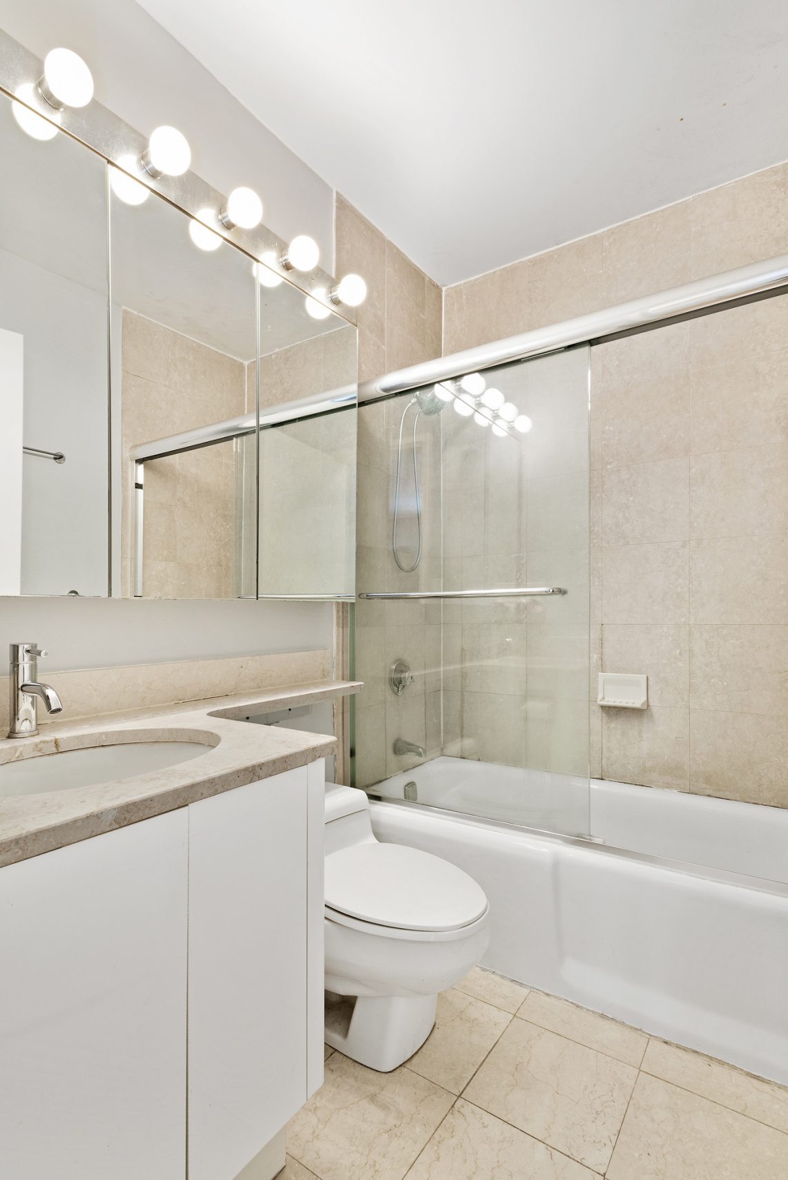 250 East 40th Street, Unit 7E Manhattan, NY 10016 - Photo 5 of 10