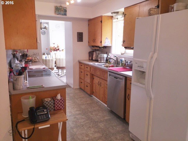 857 South Elk Creek Road Drain, OR 97435 - Photo 11 of 21 Gallery Image 11