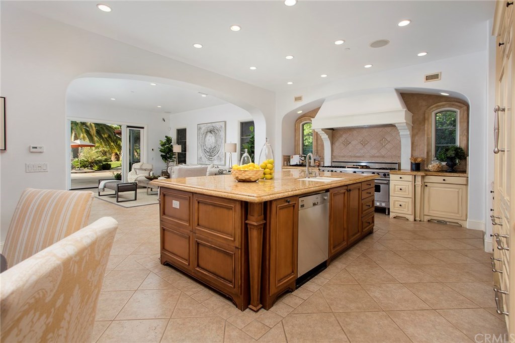 2 Scenic Bluff Newport Coast, CA 92657 - Photo 10 of 33