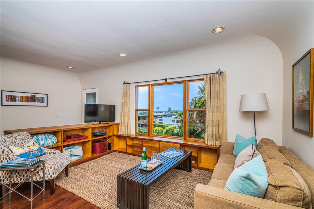 89 East E Street Encinitas, CA 92024 - Photo 7 of 25