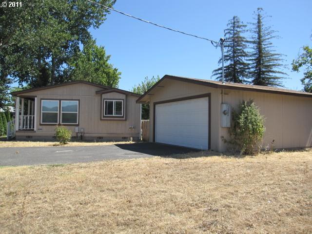 2856 Merriman Road Medford, OR 97501 - Photo 4 of 16
