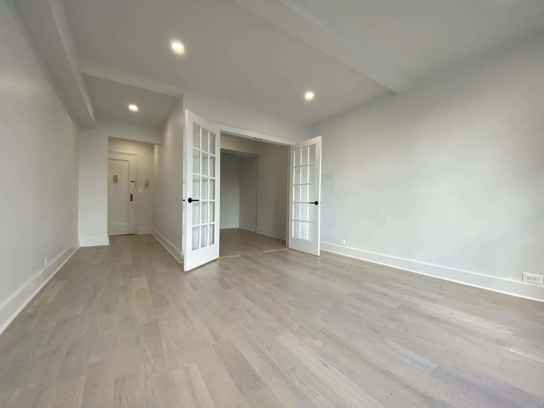 161 West 16th Street, Unit 15J Manhattan, NY 10011 - Photo 1 of 7