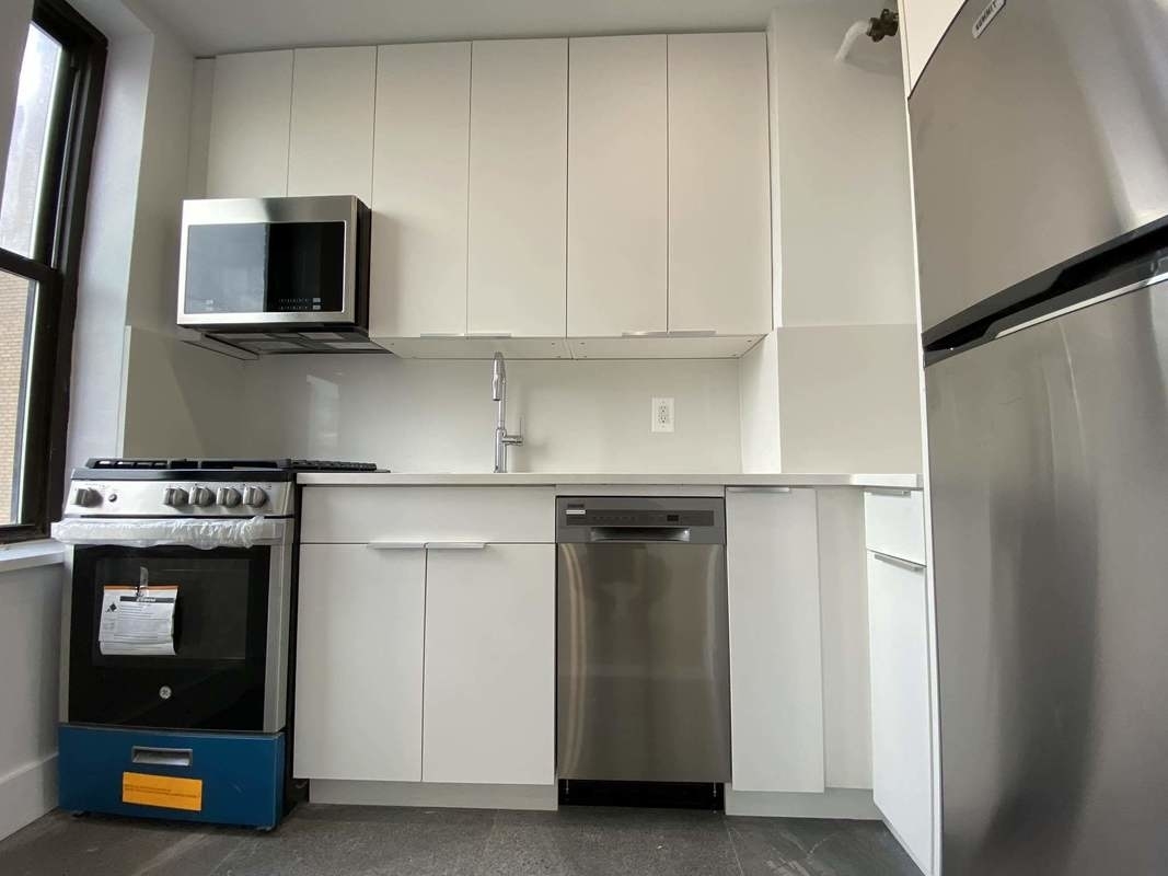 161 West 16th Street, Unit 15J Manhattan, NY 10011 - Photo 6 of 7