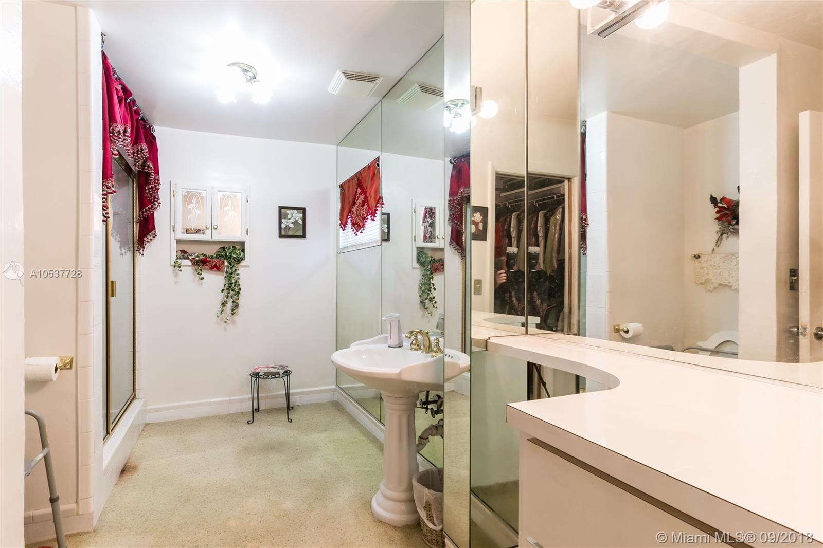 421 Northeast 108th Street Miami, FL 33161 - Photo 15 of 18