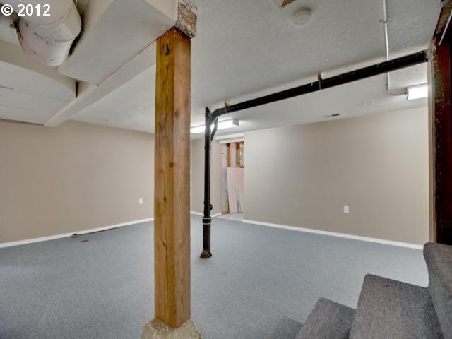 244 Southwest Nevada Street Portland, OR 97219 - Photo 14 of 16 Gallery Image 14