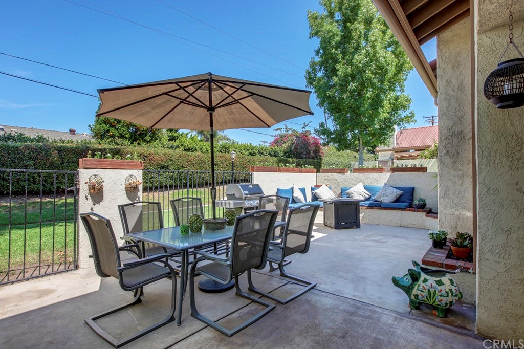 8441 Springhurst Drive Huntington Beach, CA 92646 - Photo 3 of 37