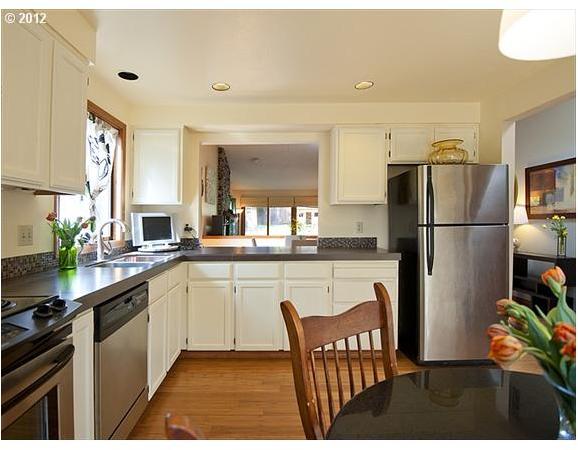 4737 Southwest Pendleton Street Portland, OR 97221 - Photo 4 of 16 Gallery Image 4