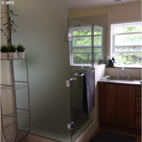 2745 Northwest Raleigh Street Portland, OR 97210 - Photo 8 of 13 Gallery Image 8