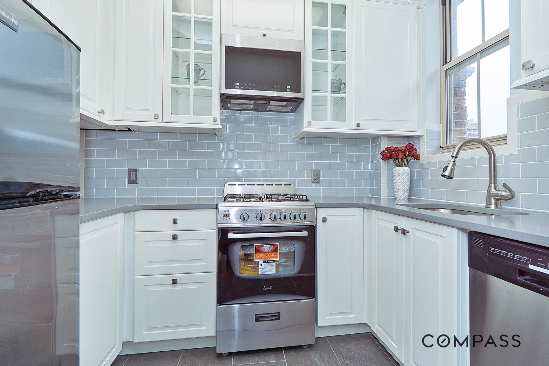 170 West 74th Street, Unit 1206 Manhattan, NY 10023 - Photo 2 of 5