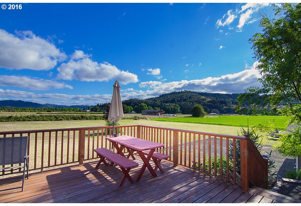 254 Labrie Road Roseburg, OR 97471 - Photo 12 of 23 Gallery Image 12