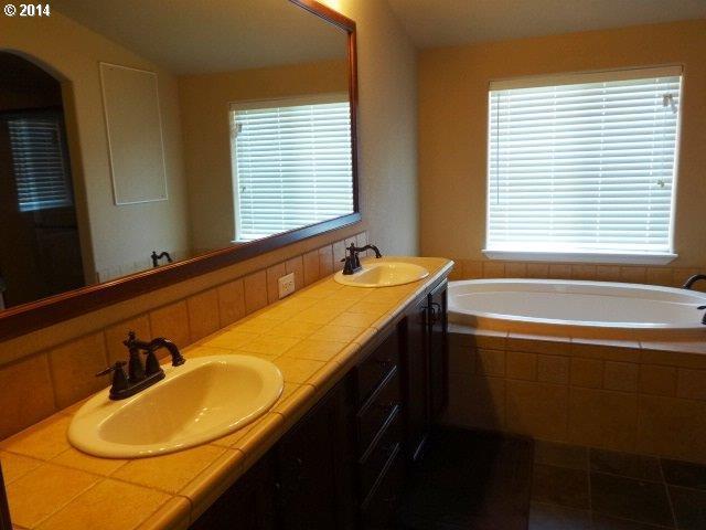 7729 Lookingglass Road Roseburg, OR 97471 - Photo 3 of 16 Gallery Image 3