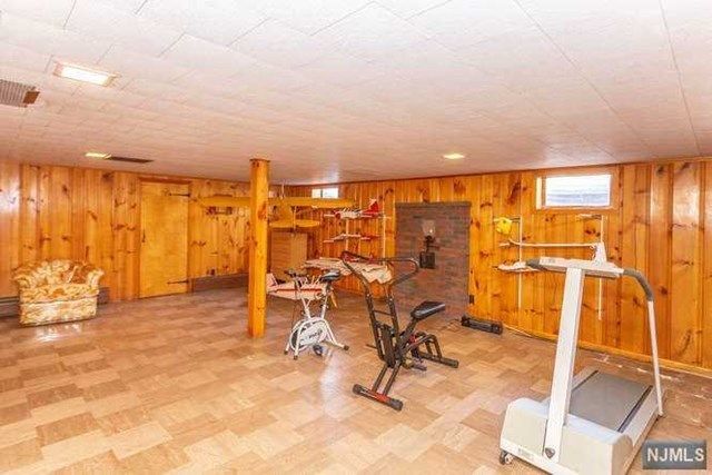 277 Midwood Road Paramus, NJ 07652 - Photo 21 of 25 Gallery Image 21