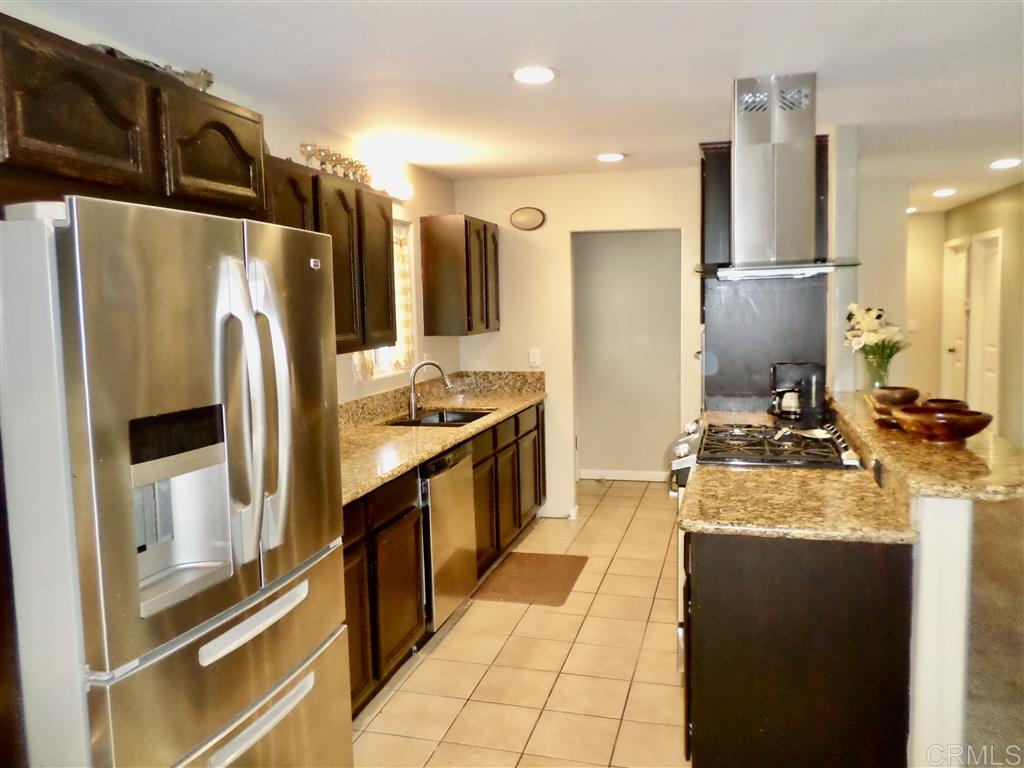 8069 Poplin Drive Santee, CA 92071 - Photo 4 of 18