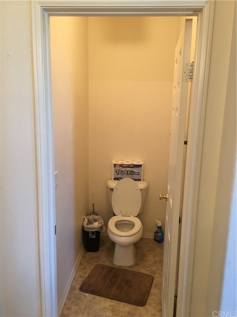 692 Apache Street San Jacinto, CA 92582 - Photo 24 of 36 Master bathroom