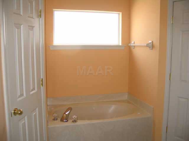9763 Riggin Drive Memphis, TN 38002 - Photo 6 of 6 Whirlpool in Master Bath
