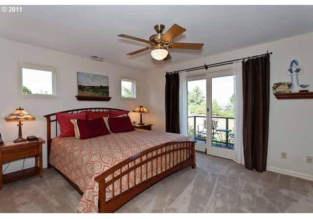 31755 Southwest Laurelview Road Hillsboro, OR 97123 - Photo 7 of 30