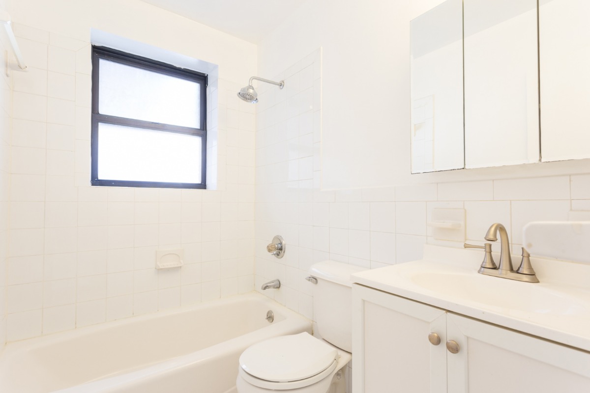255 West 51st Street, Unit 3A Manhattan, NY 10019 - Photo 3 of 4