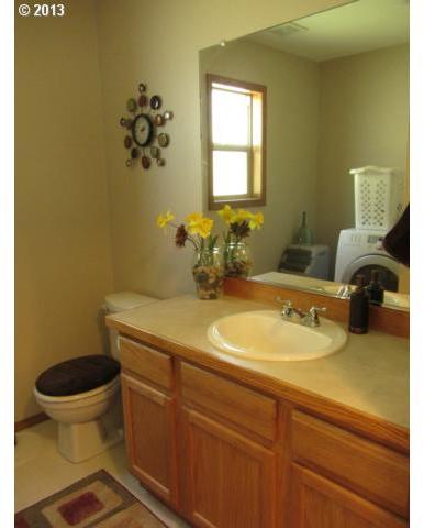 5508 Southeast Knapp Street Portland, OR 97206 - Photo 6 of 13