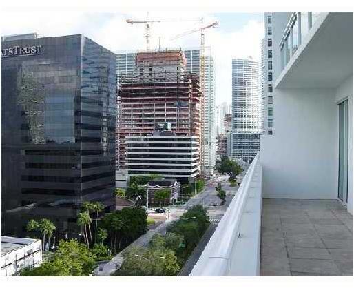 951 Brickell Avenue, Unit 1007 Miami, FL 33131 - Photo 7 of 10