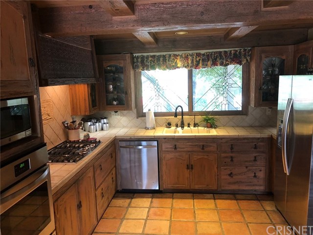 23565 Neargate Drive Newhall, CA 91321 - Photo 9 of 29