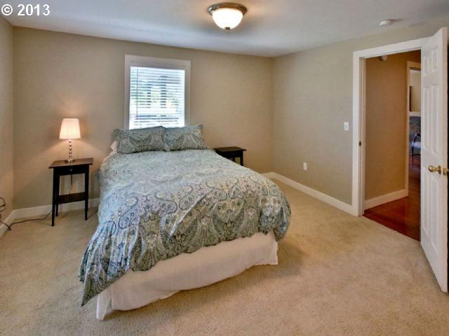 1805 North Sumner Street Portland, OR 97217 - Photo 8 of 16