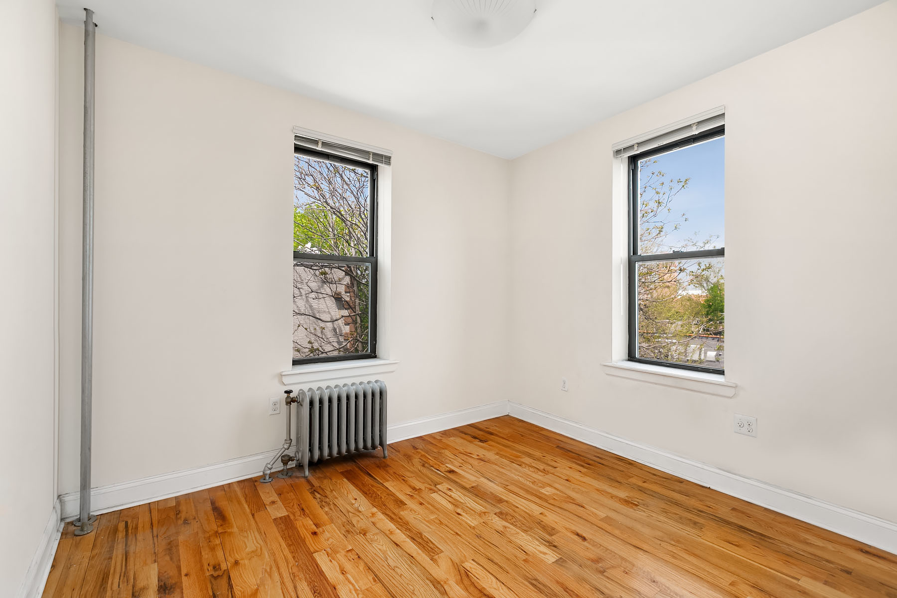 22-46 31st Street, Unit 3A Queens, NY 11105 - Photo 4 of 5