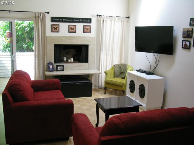 4632 Southwest Comus Place, Unit 5D Portland, OR 97219 - Photo 7 of 16 Gallery Image 7
