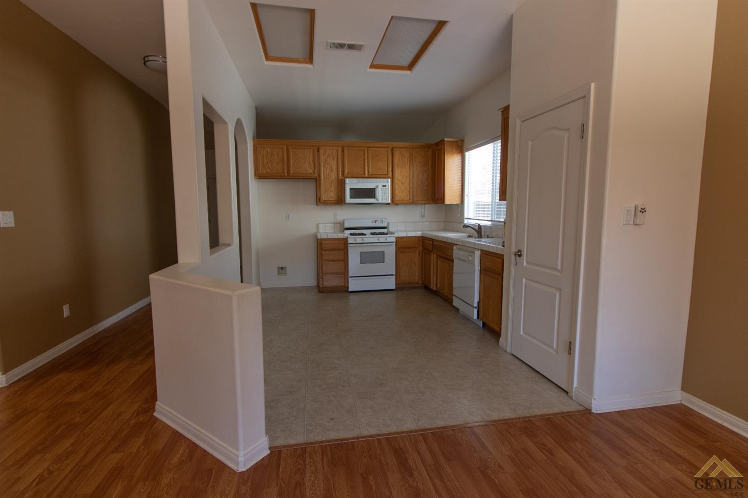 5218 Port Drive Bakersfield, CA 93312 - Photo 4 of 21