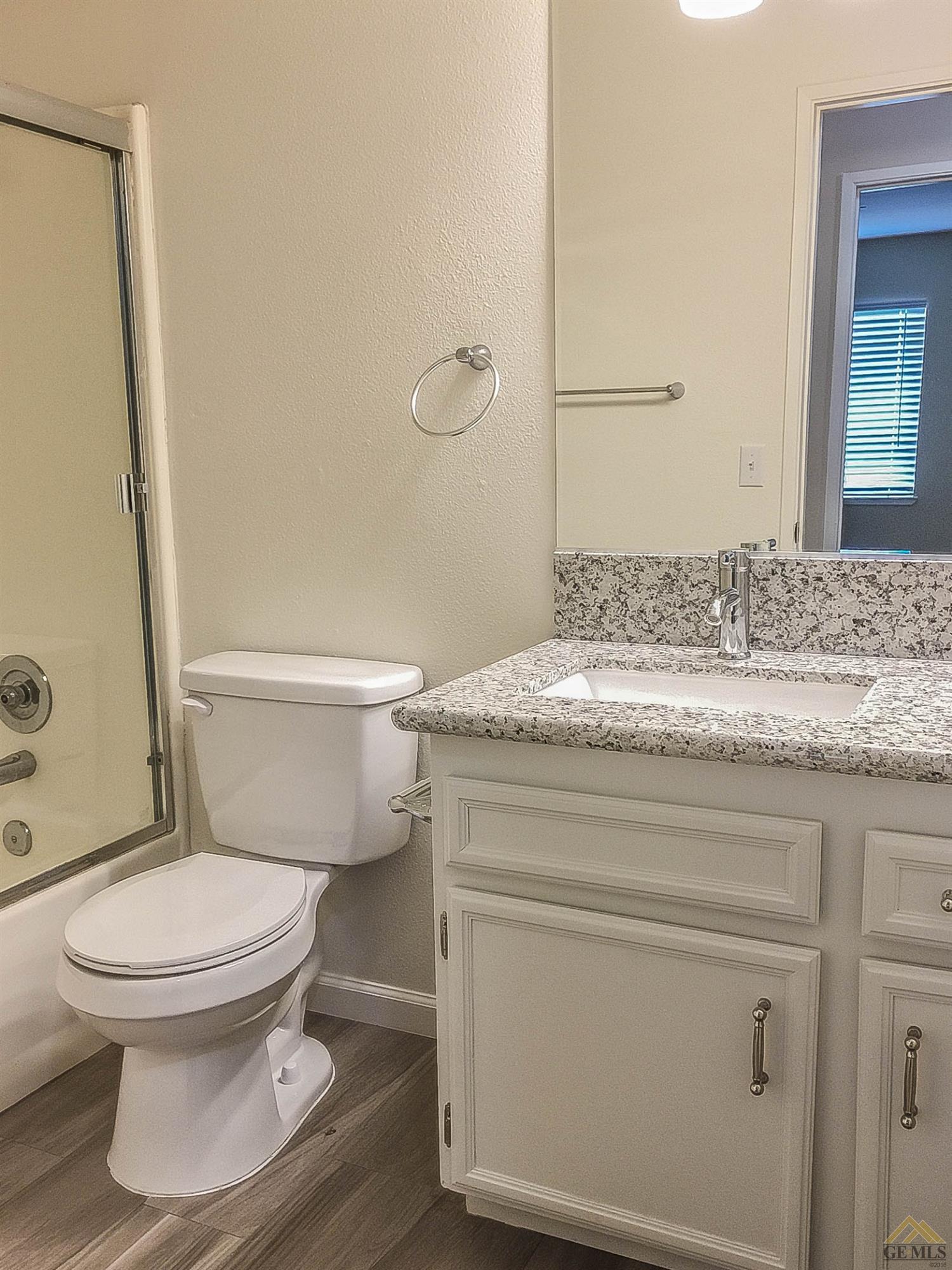 2404 Fairview Road Bakersfield, CA 93304 - Photo 16 of 21 Gallery Image 16
