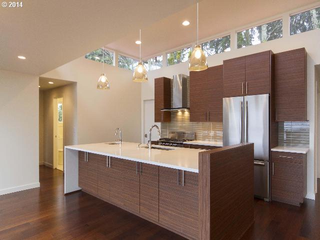 10050 Southwest 25th Avenue Portland, OR 97219 - Photo 13 of 16