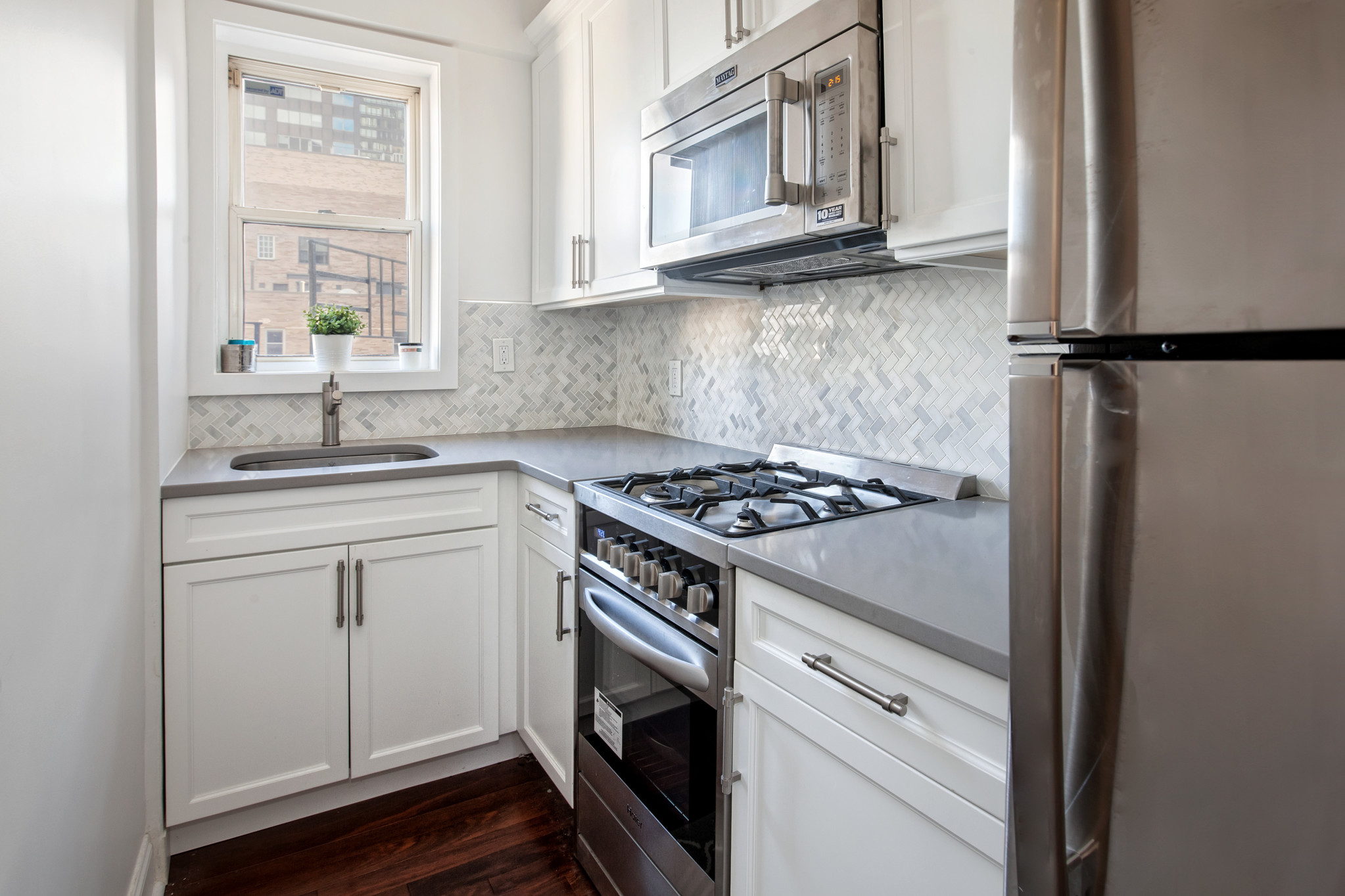 310 East 49th Street, Unit PH-B Manhattan, NY 10017 - Photo 4 of 8