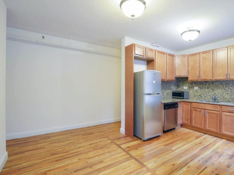 245 West 51st Street, Unit Undisclosed Manhattan, NY 10019 - Photo 3 of 13