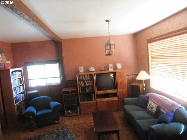 372 Monitor Road Silverton, OR 97381 - Photo 12 of 32
