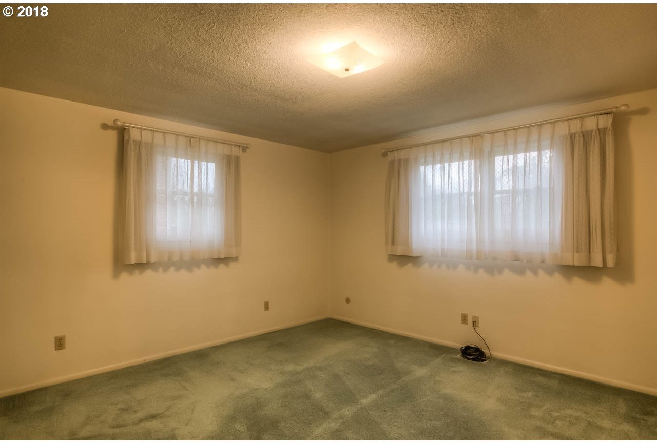 979 Mistletoe Loop North Keizer, OR 97303 - Photo 12 of 32 Gallery Image 12