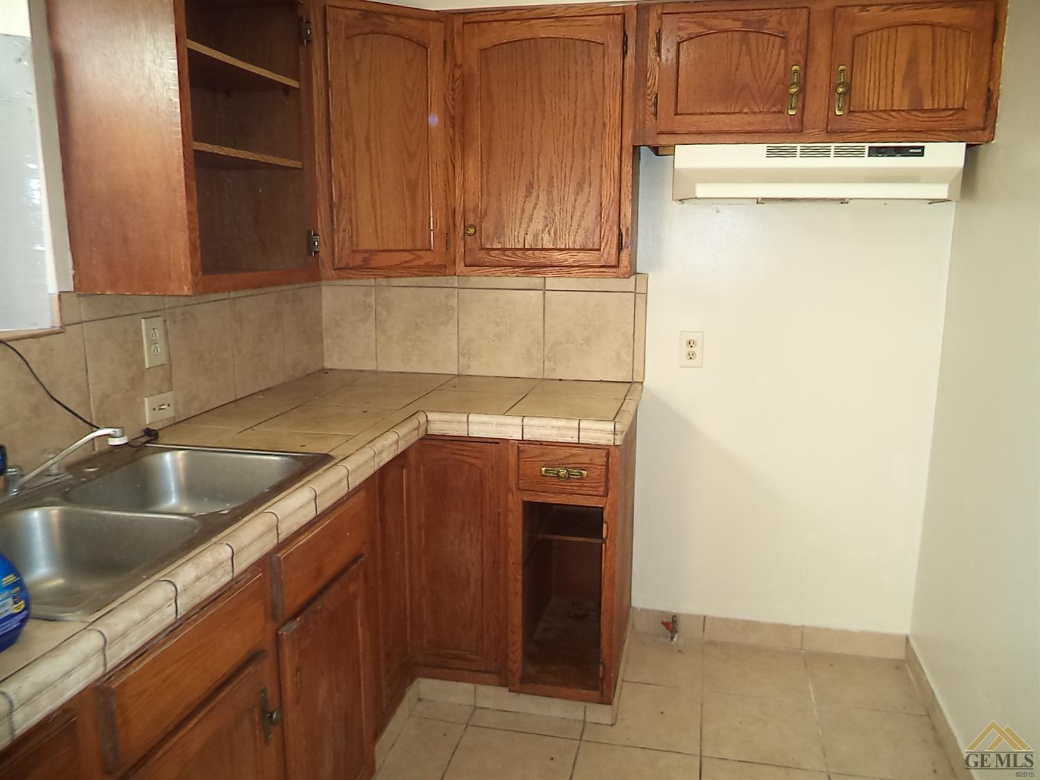 1304 Sequoia Drive Bakersfield, CA 93308 - Photo 7 of 17