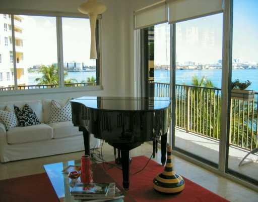 540 Brickell Key Drive, Unit 528 Miami, FL 33131 - Photo 2 of 8