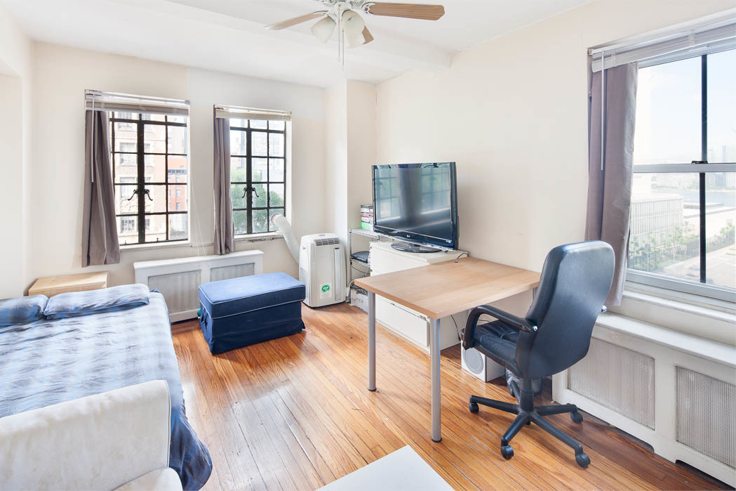 25 Tudor City Place, Unit 301 Manhattan, NY 10017 - Photo 1 of 6