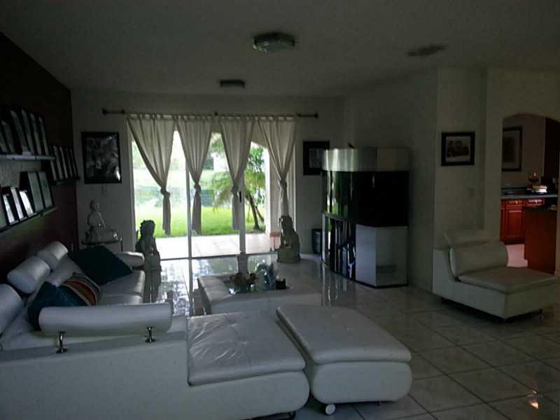 2398 Southwest 132nd Terrace Miramar, FL 33027 - Photo 3 of 7