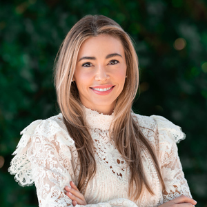 Headshot of Pamela Carroll