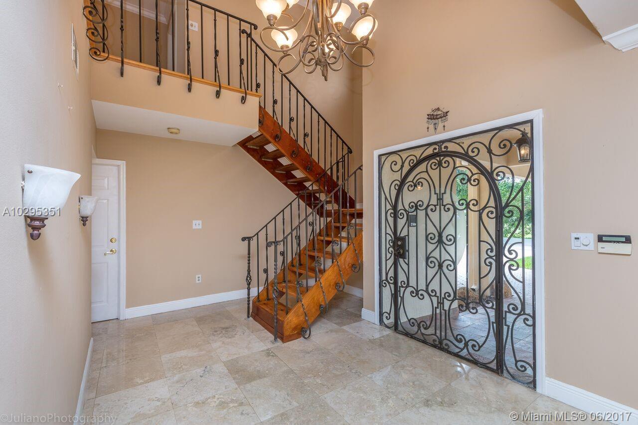35 Southwest 136th Court Miami, FL 33184 - Photo 5 of 36