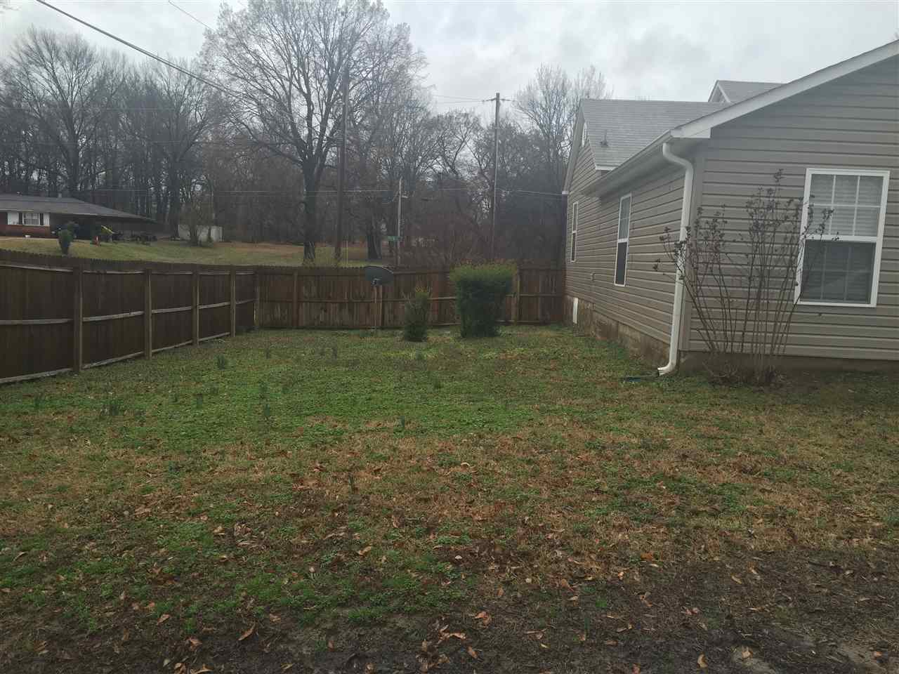 86 East Peebles Road Memphis, TN 38109 - Photo 20 of 22 Side of home