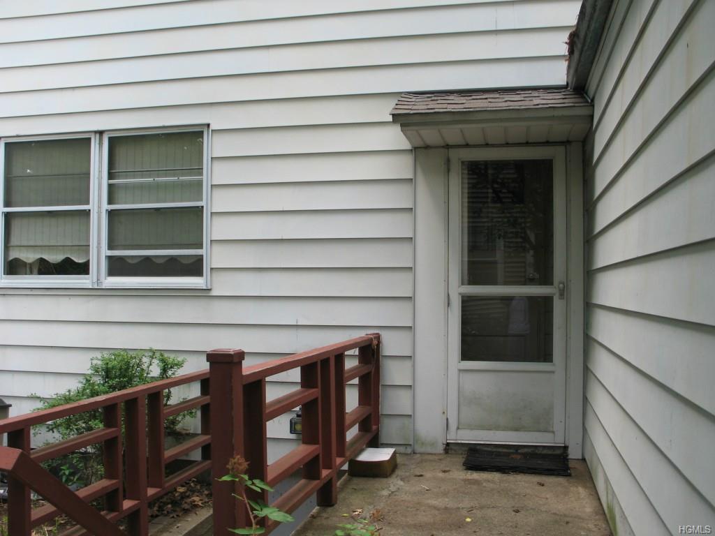 57 Lakeview Road New Rochelle, NY 10804 - Photo 3 of 12
